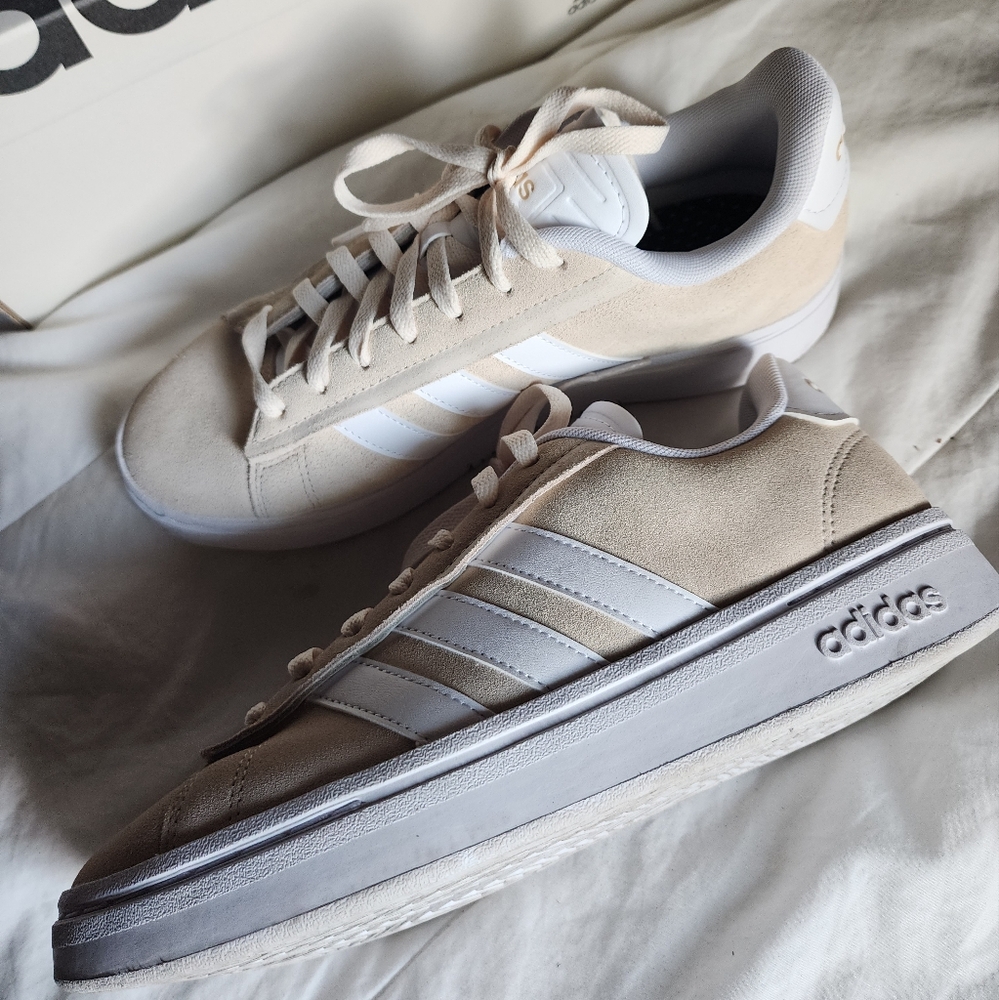 Adidas Grand Court Alpha-magic beigh